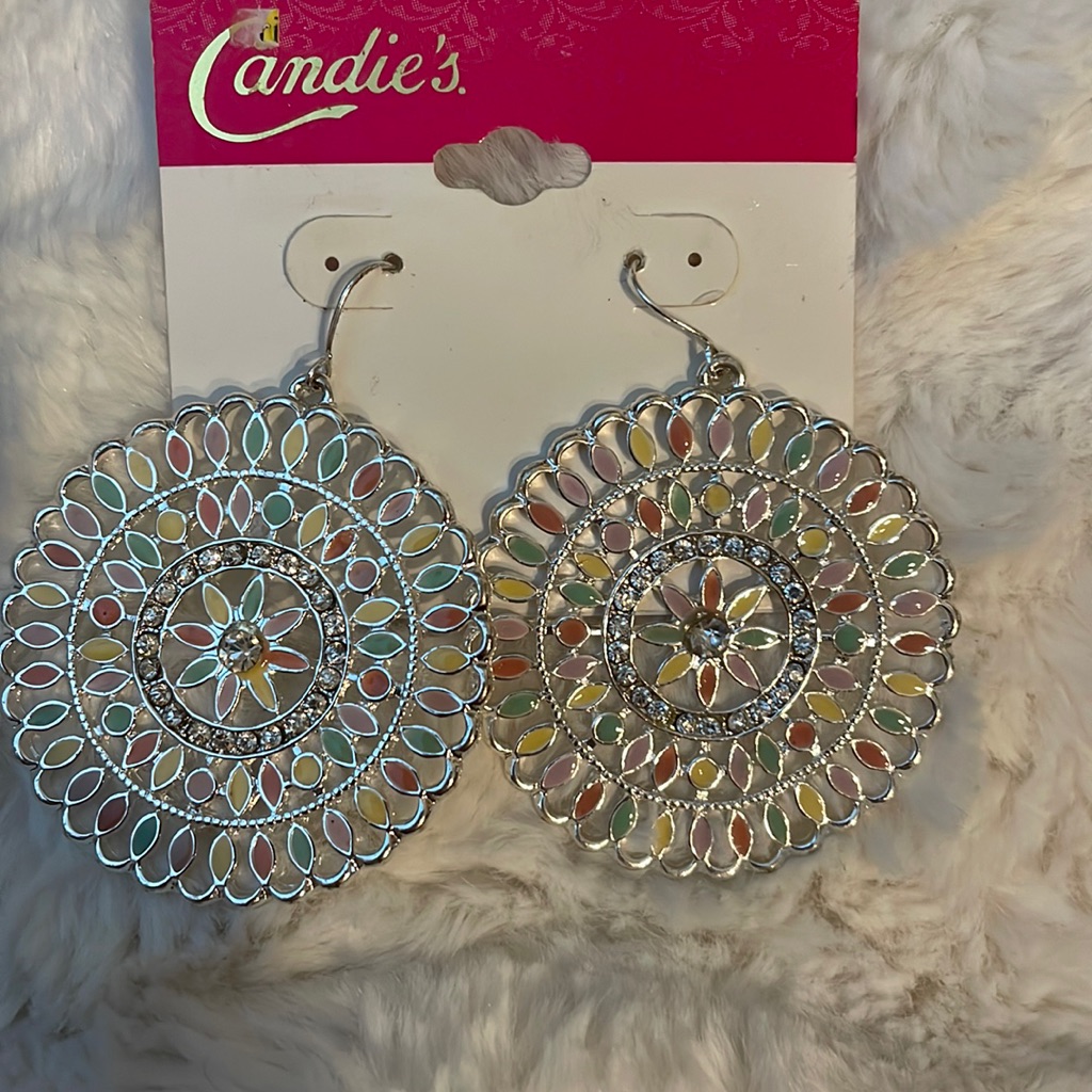 Candie's Brand Filigree Earrings